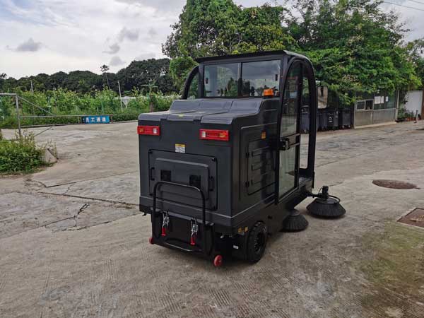 掃地車吸塵車廠家教你如何選購(gòu)電動(dòng)掃地車 掃地車吸塵車廠家教你如何選購(gòu)電動(dòng)掃地車