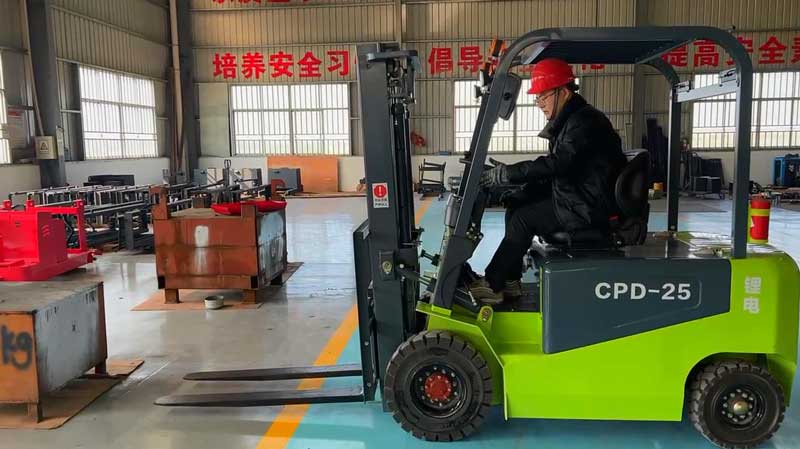 揭穿電動叉車神話！