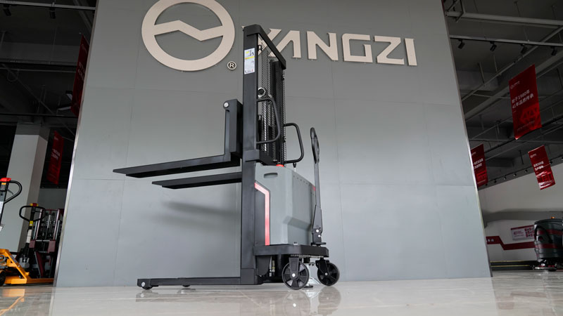 最適合重型起重任務(wù)的 3 種叉車 最適合重型起重任務(wù)的 3 種叉車