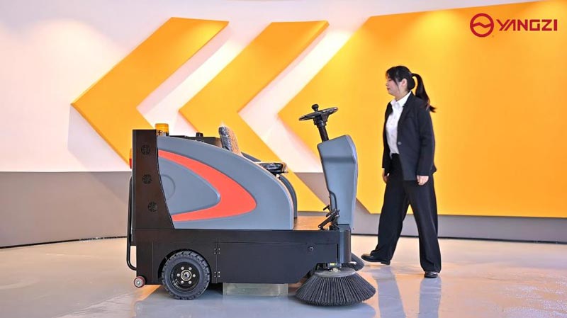 簡述小型電動清掃車的使用范圍和使用優勢